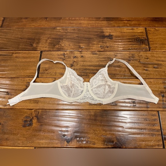 Vintage cream 34C lace bra - Picture 9 of 9